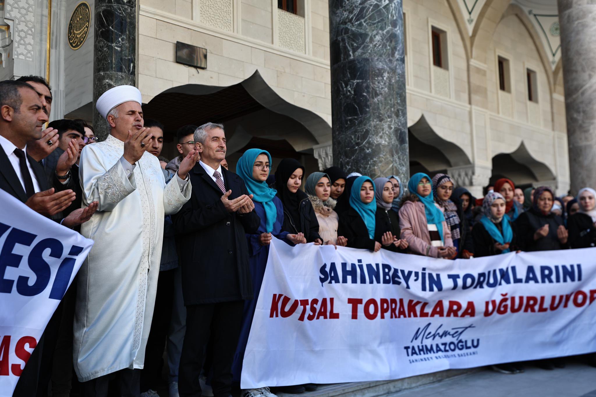 ŞAHİNBEY BELEDİYESİ 177 ÖĞRENCİYİ UMREYE UĞURLADI(Video Haber-Halil Eyyupoğlu)